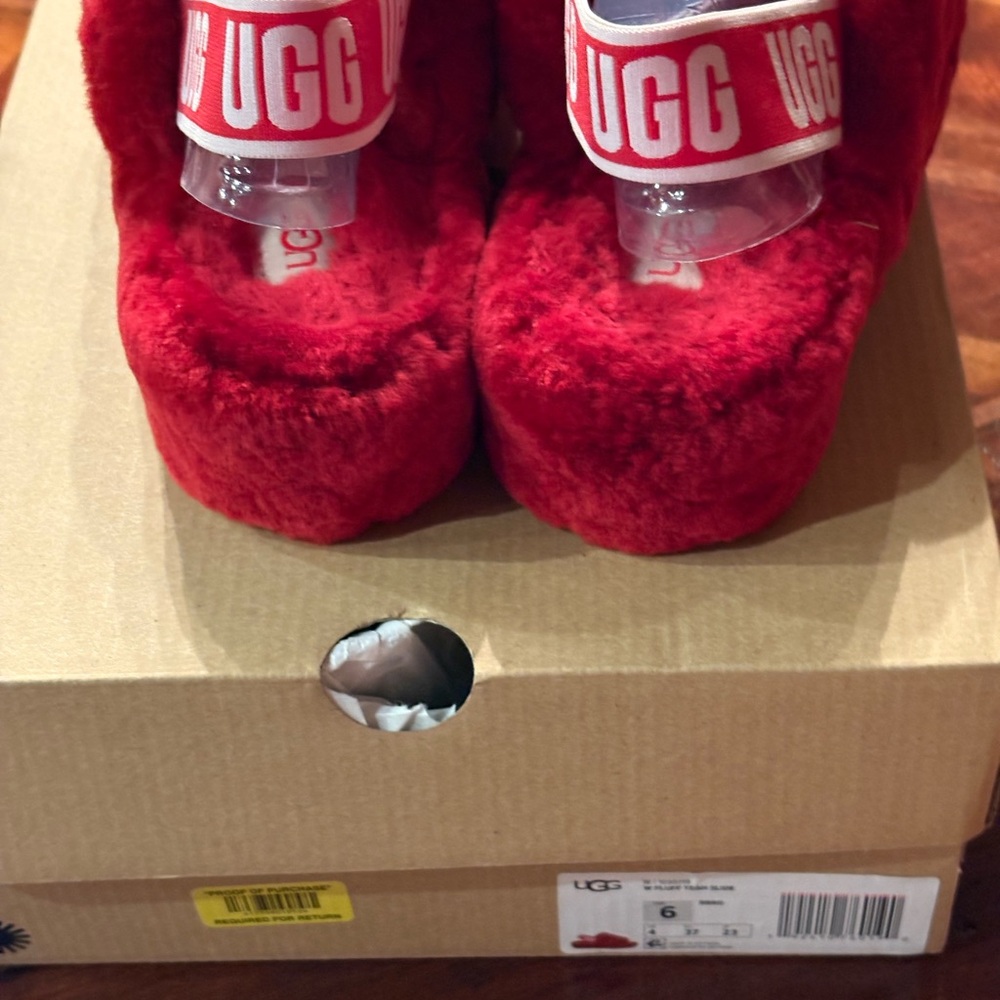 UGG Red Fluff Yeah Slide - Picture 5 of 5